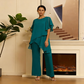 Encantador conjunto de camiseta irregular y pantalones de pierna ancha