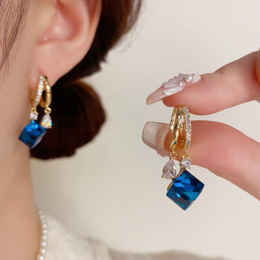 "Aurora Kiss"--Pendientes de cristal azul
