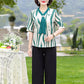 Elegante conjunto de top con cuello en V y pantalones rectos