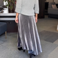 Elegante conjunto de jersey de punto y falda plisada metálica