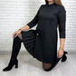 Elegante vestido de manga larga con paneles plisados