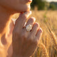 ✨🔥 Elegante Anillo con Emblema de la Virgen María 💍