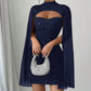 Vestido femenino con recortes acanalados y capa de gasa