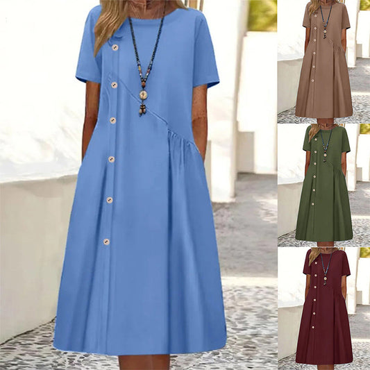 Vestido de mujer con manga corta y un botón decorativo