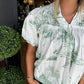Blusa femenina estampada de escote en V