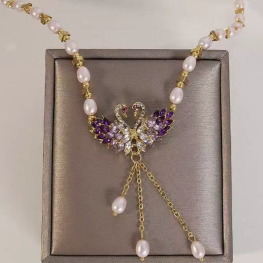 Collar colgante doble cisne morado