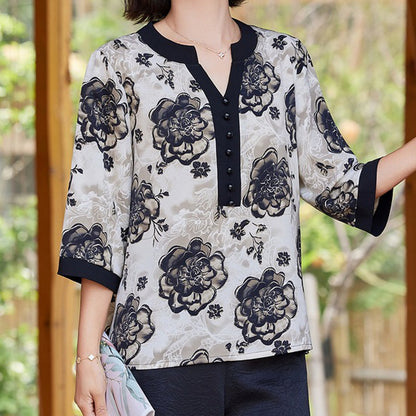 Elegante conjunto femenino: top estampado y pantalones hasta el tobillo