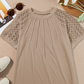 👕 ¡TIEMPO LIMITADO 50% DE DESCUENTO! ✨ Camiseta de cuello redondo de retallos para mujer – detalles recortados, suave y versátil 🍁