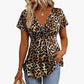 🐆 ¡50% DE DESCUENTO AHORA! 👗 Blusa de mujer con escote en V y estampado de leopardo giratorio – dobladillo peplum fluido, poliéster suave y silueta favorecedora – borde 🌿 sin esfuerzo