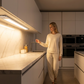 Luz LED ultrafina bajo el armario con sensor de movimiento
