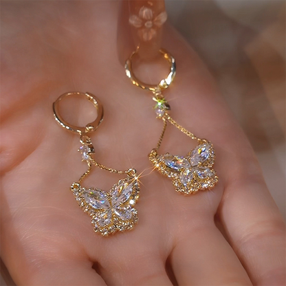 🦋 ¡COMPRA 2 LLEVA 3 GRATIS! ⏰ Aretes Colgantes de Mariposa Elegantes – Zirconia Brillante y Chapado en Oro – Ligeros, Perfectos para Uso Diario o Regalo ✨💎