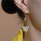 🦋 ¡COMPRA 2 LLEVA 3 GRATIS! ⏰ Aretes Colgantes de Mariposa Elegantes – Zirconia Brillante y Chapado en Oro – Ligeros, Perfectos para Uso Diario o Regalo ✨💎
