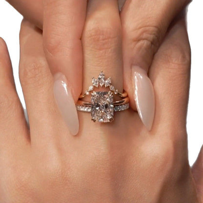Anillo Minimalista con Piedra Corte Esmeralda