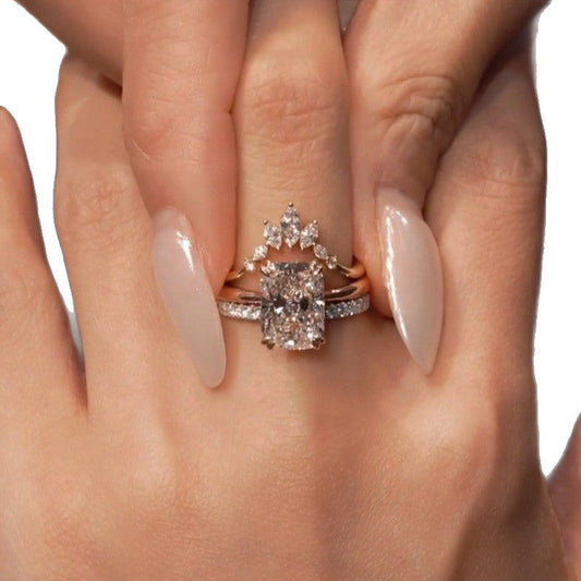 Anillo Minimalista con Piedra Corte Esmeralda