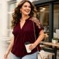 Blusa de vara de talla grande de malla transparente con escote en V