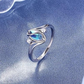 Anillo Ovalado Geométrico con Detalles de Circonia